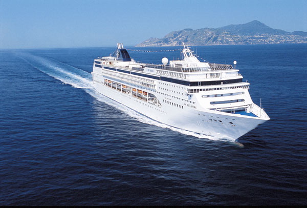 El MSC OPERA navegando plácidamente por las azules aguas del Mediterráneo... CRUCEROS MSC OPERA CRUCEROS MEDITERRANEO ORIENTAL CRUCEROS MAR NEGRO CRUCEROS TURQUIA CRUCEROS GRECIA MSC CRUCEROS VENECIA CRUCEROS ESTAMBUL MSC